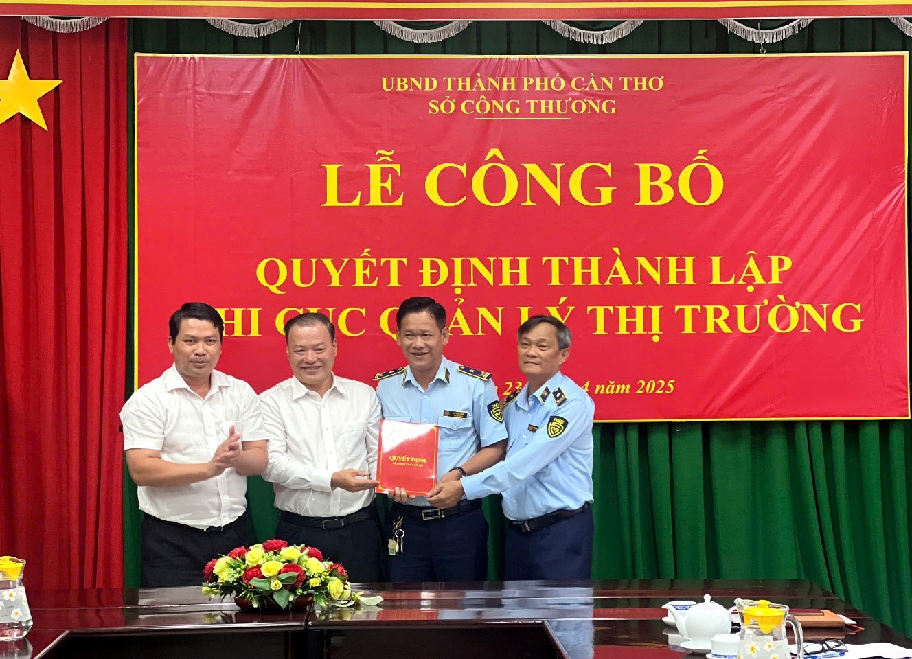Sở Công Thương công bố Quyết định thành lập Chi cục Quản lý thị trường thành phố Cần Thơ